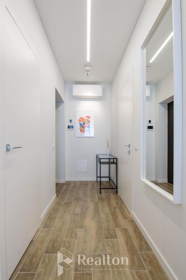Happy Inn Egle, Self Check-In-24-7, A-C, Parking-In-The-Underground-Garage VNO Extérieur photo