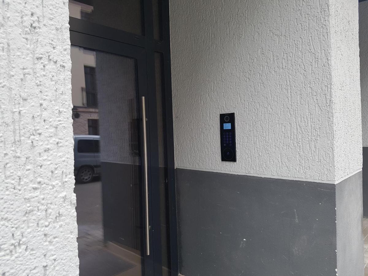 Happy Inn Egle, Self Check-In-24-7, A-C, Parking-In-The-Underground-Garage VNO Extérieur photo